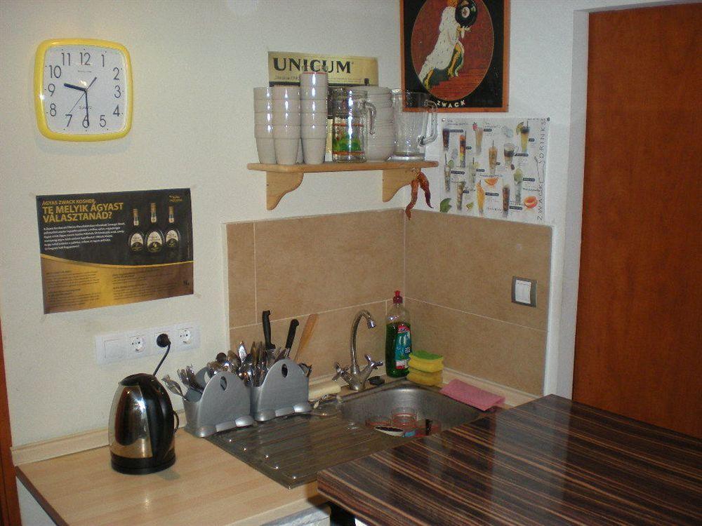 Elvis Guesthouse Boedapest Buitenkant foto