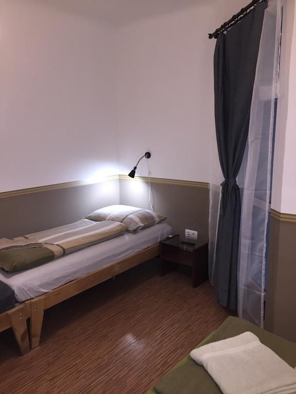 Elvis Guesthouse Boedapest Buitenkant foto