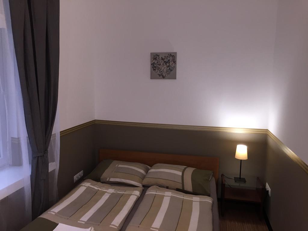 Elvis Guesthouse Boedapest Buitenkant foto